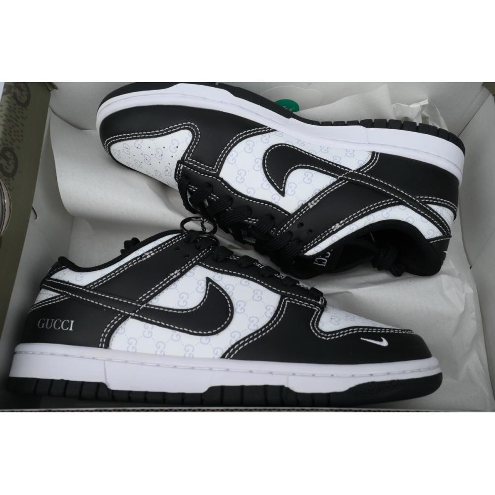 OG Dunk Low SF1588-136 