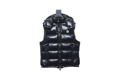 Moncler Bormes nylon lacquered pudding quilted hooded vest 01