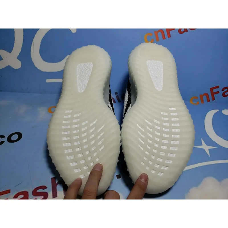💯FREE SHIPPING | Yeezy Boost 350 V2 Zebra CP9654
