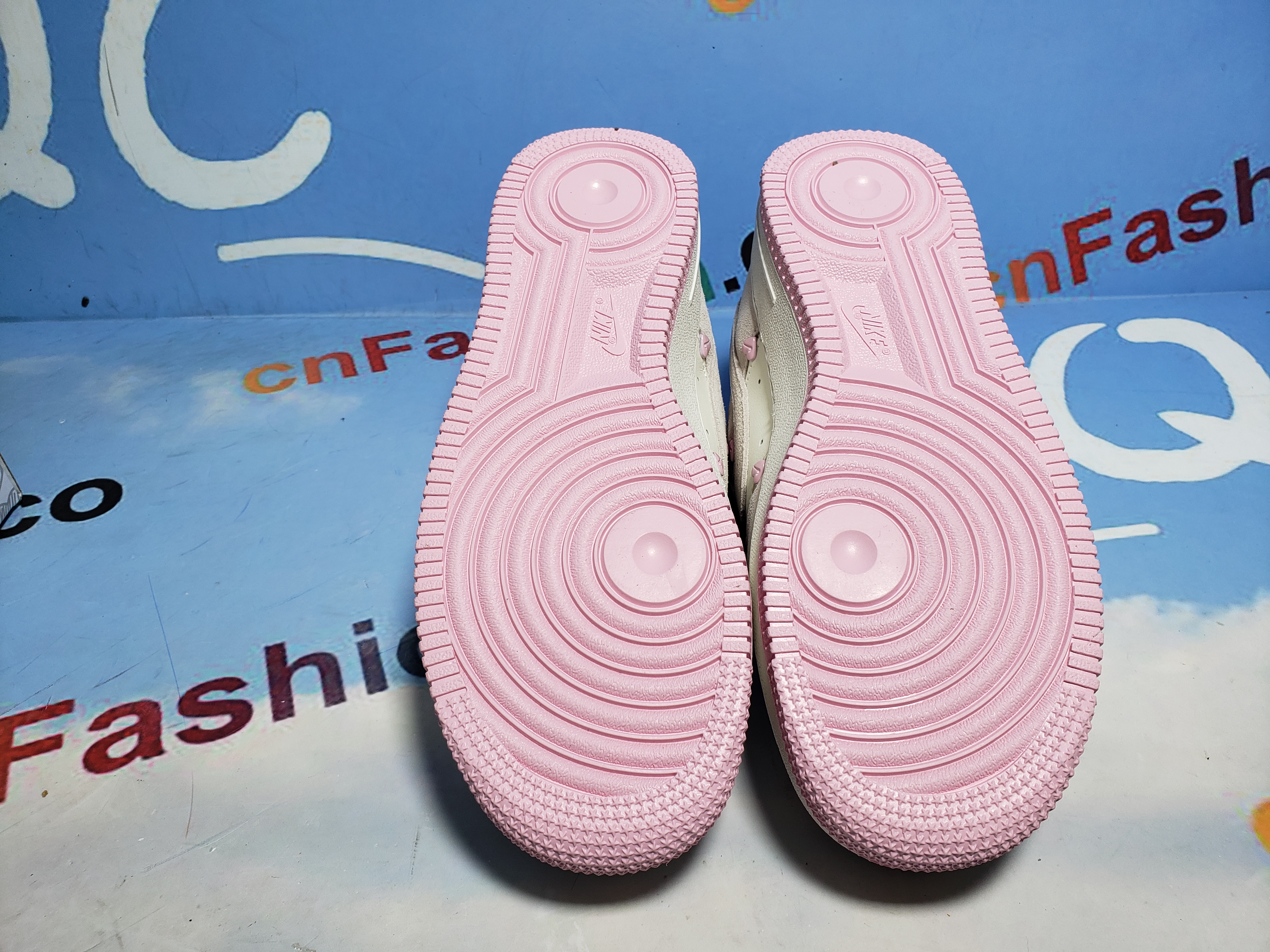 PKGoden Air Force 1 Low Valentine's Day 2025 HV5992-111