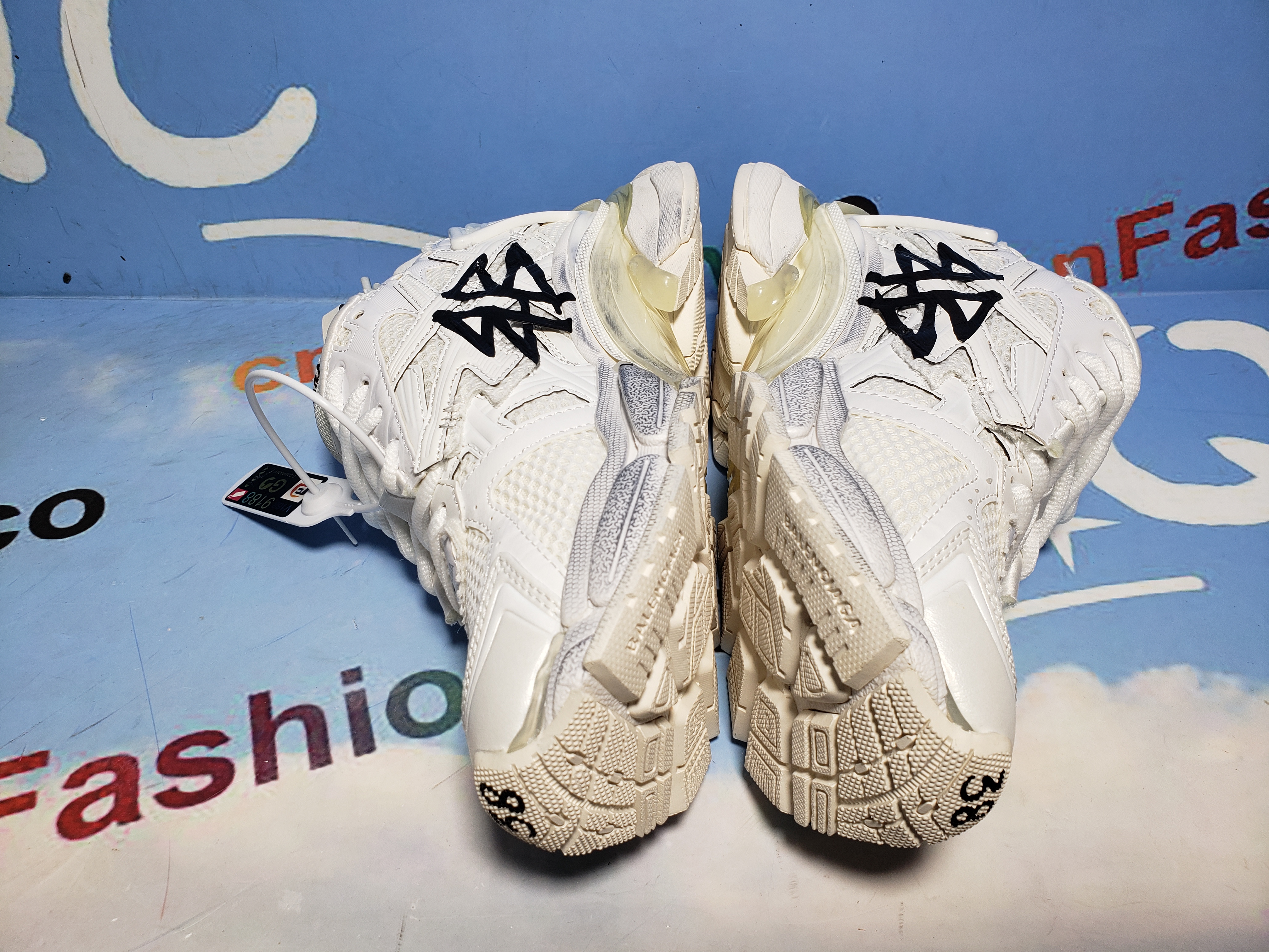 PKGoden Balenciaga 7th Runner White And Black Characters 677402 W3RBQ 9010