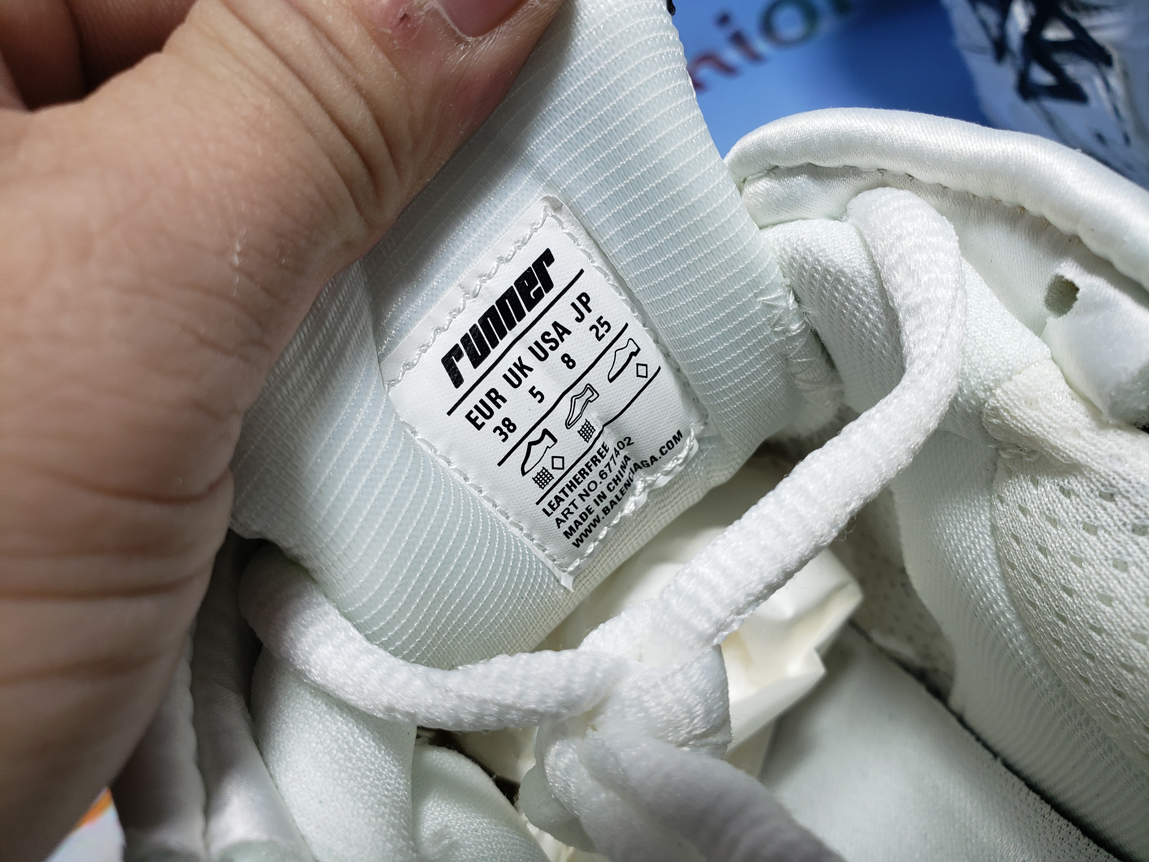 PKGoden Balenciaga 7th Runner White And Black Characters 677402 W3RBQ 9010