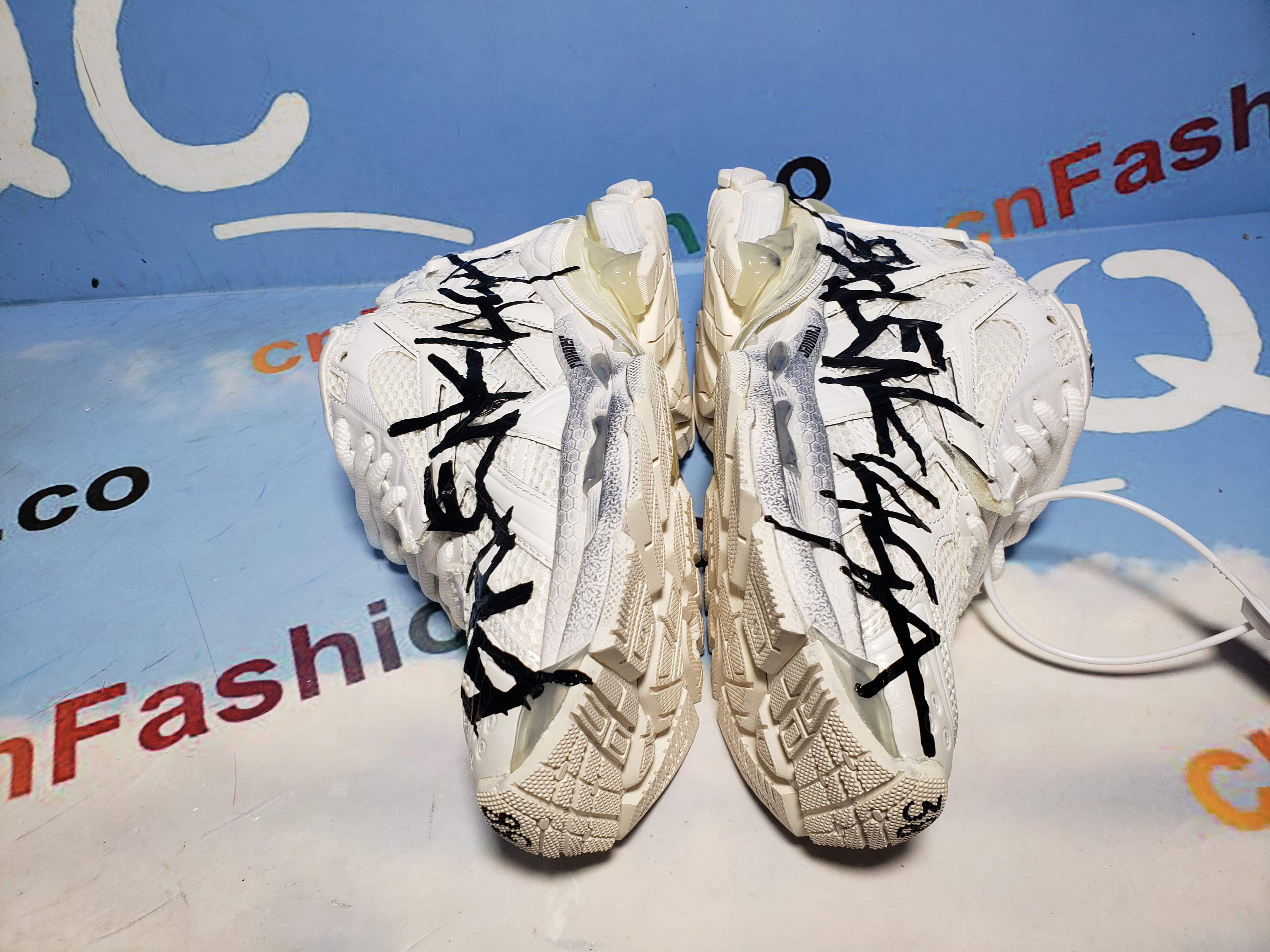 PKGoden Balenciaga 7th Runner White And Black Characters 677402 W3RBQ 9010