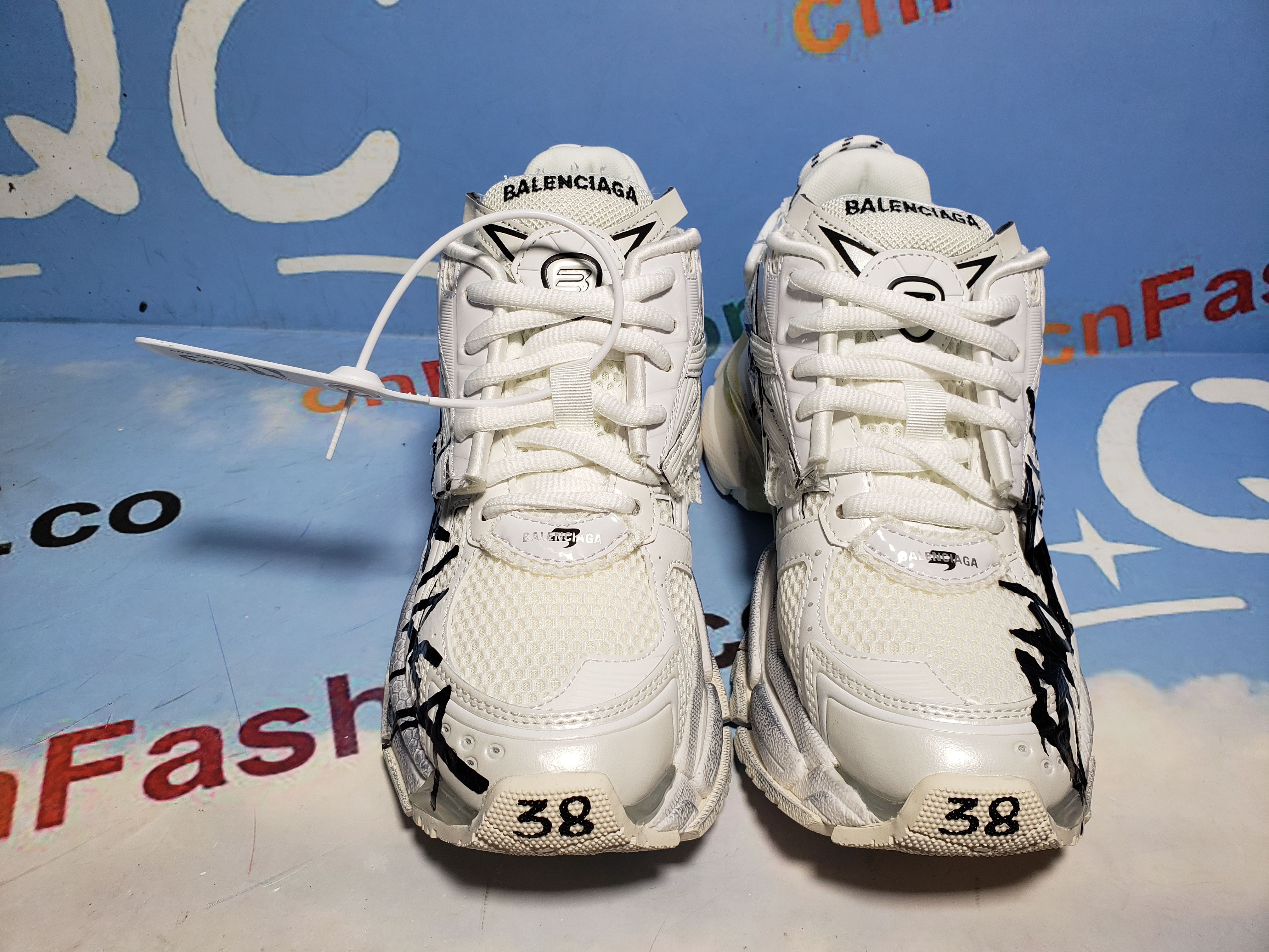 PKGoden Balenciaga 7th Runner White And Black Characters 677402 W3RBQ 9010