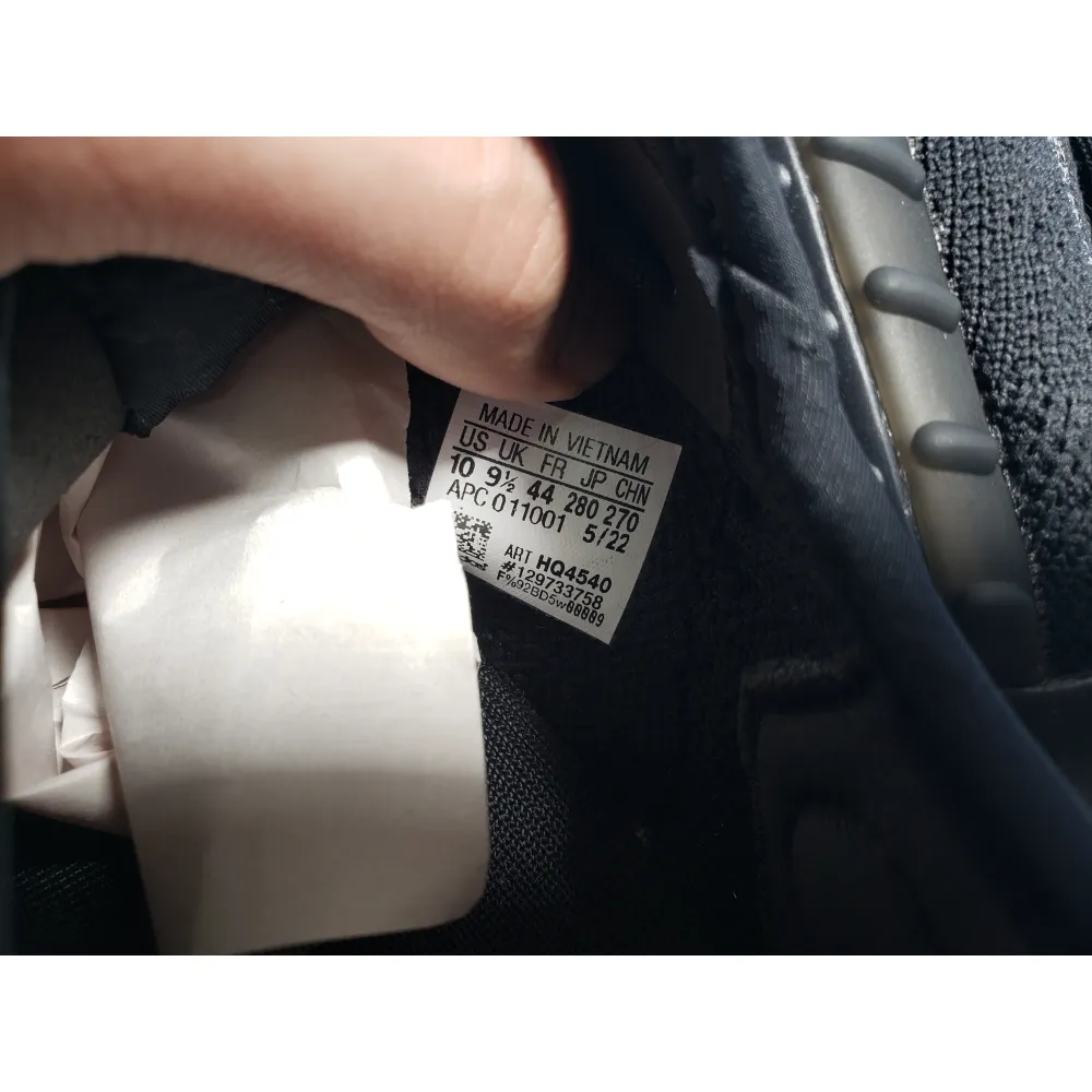 OG Yeezy Boost 350 V2 Onyx HQ4540
