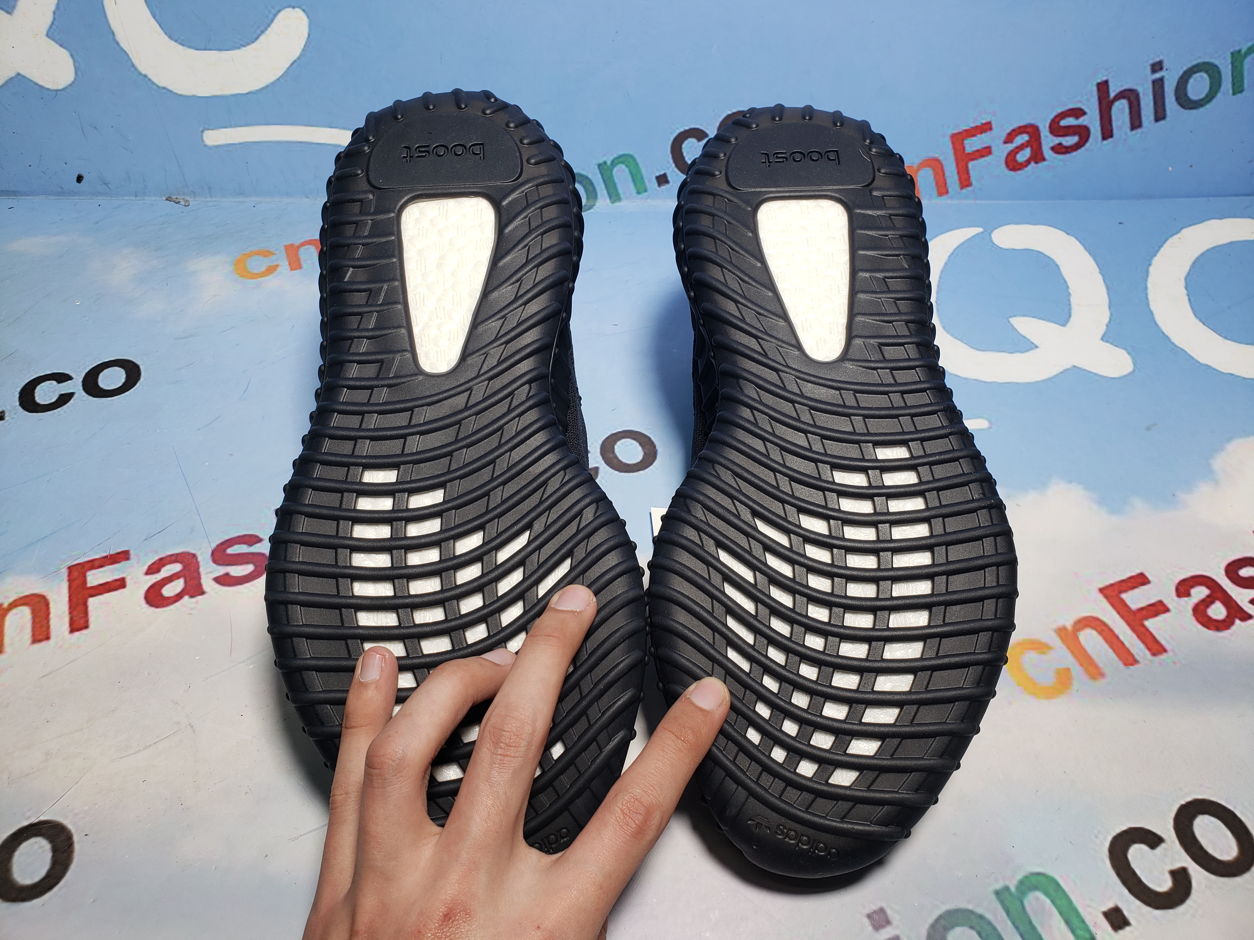 OG Yeezy Boost 350 V2 Onyx HQ4540