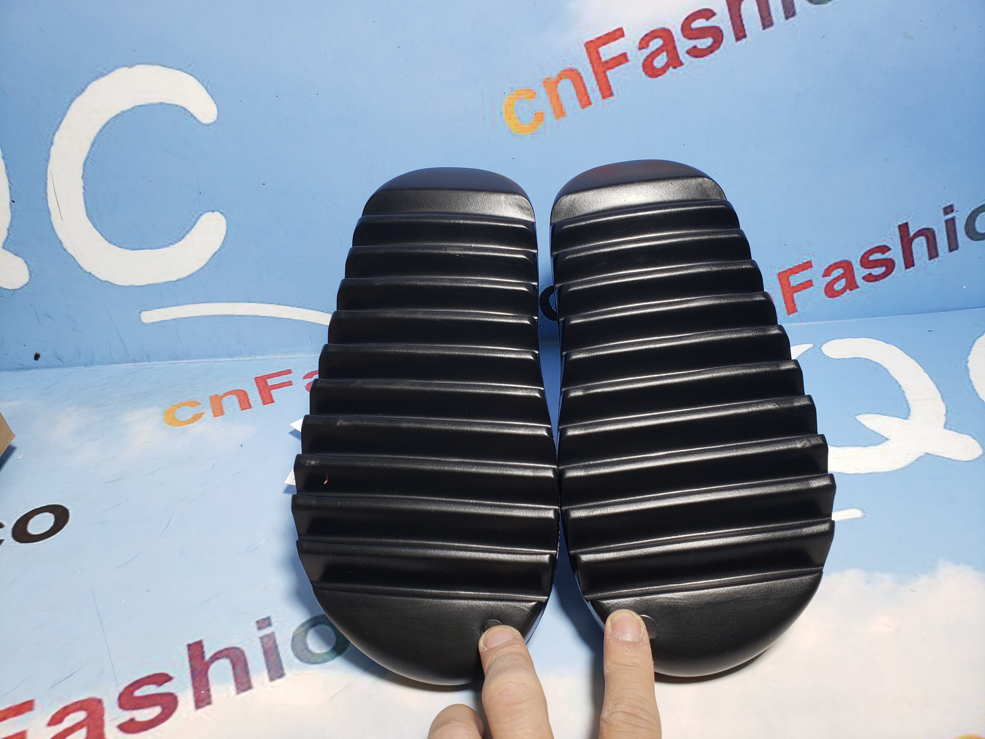 OG Yeezy Slide Black,FX0495