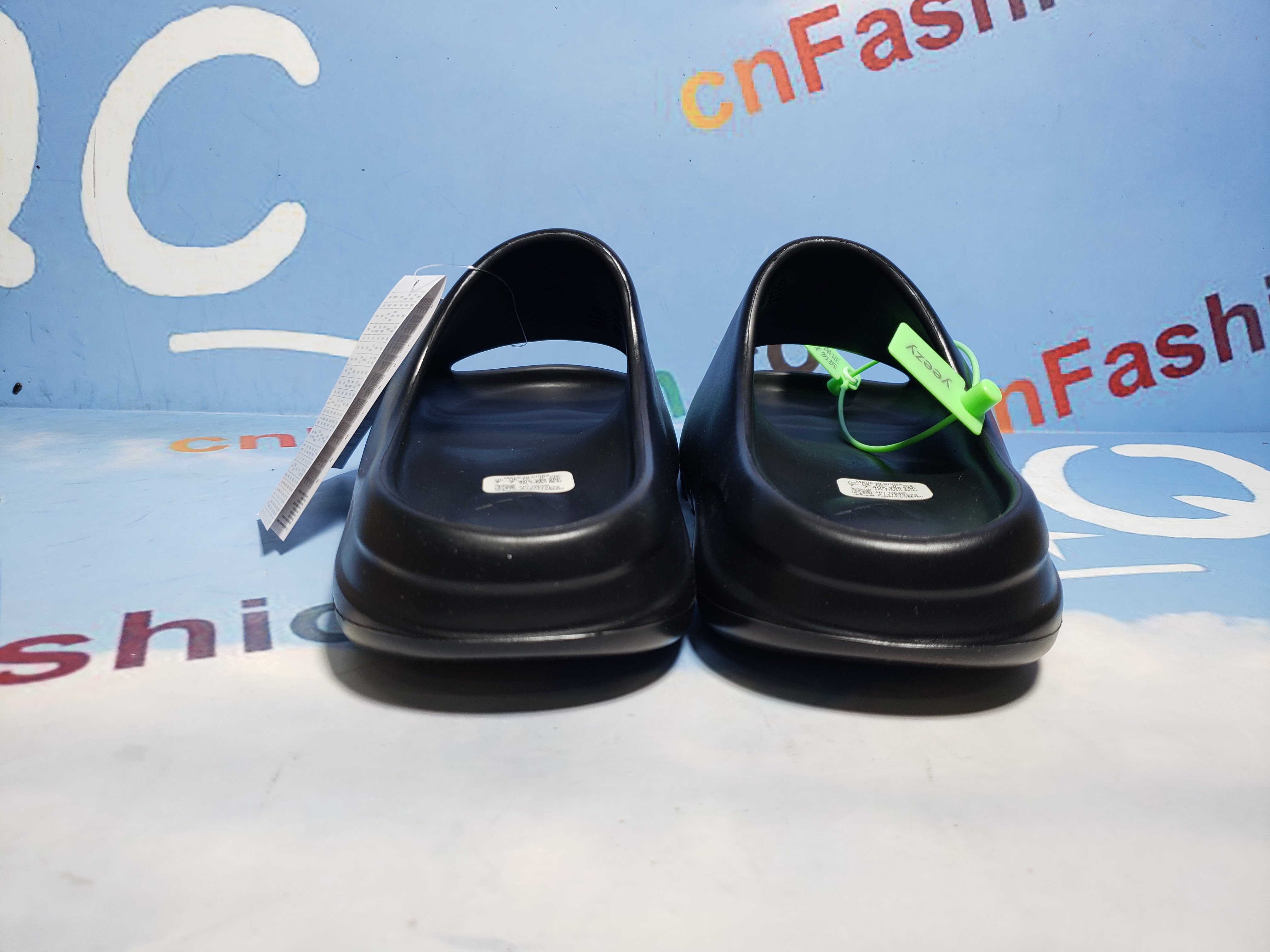 OG Yeezy Slide Black,FX0495