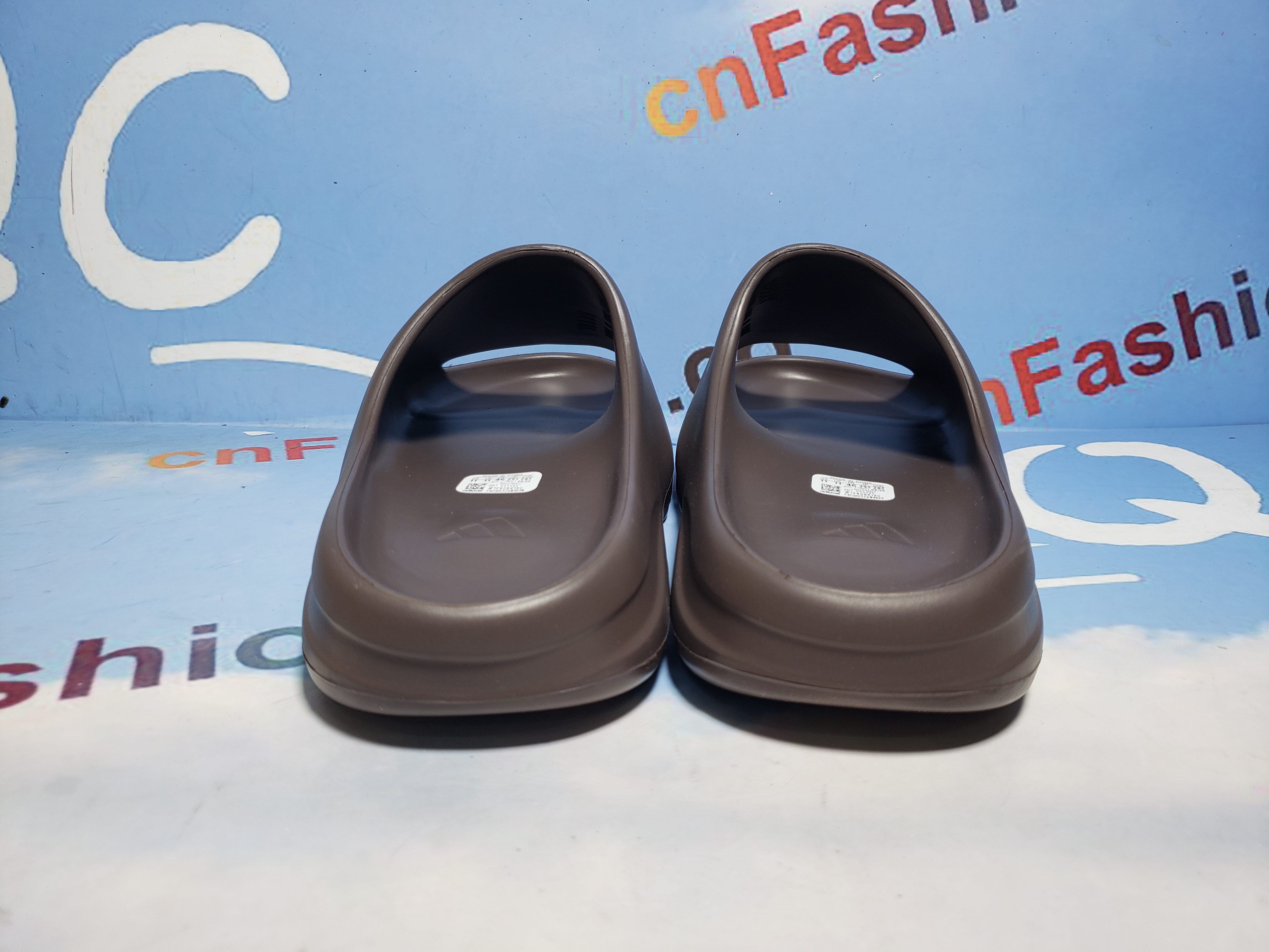 OG Yeezy Slide Soot,G55495