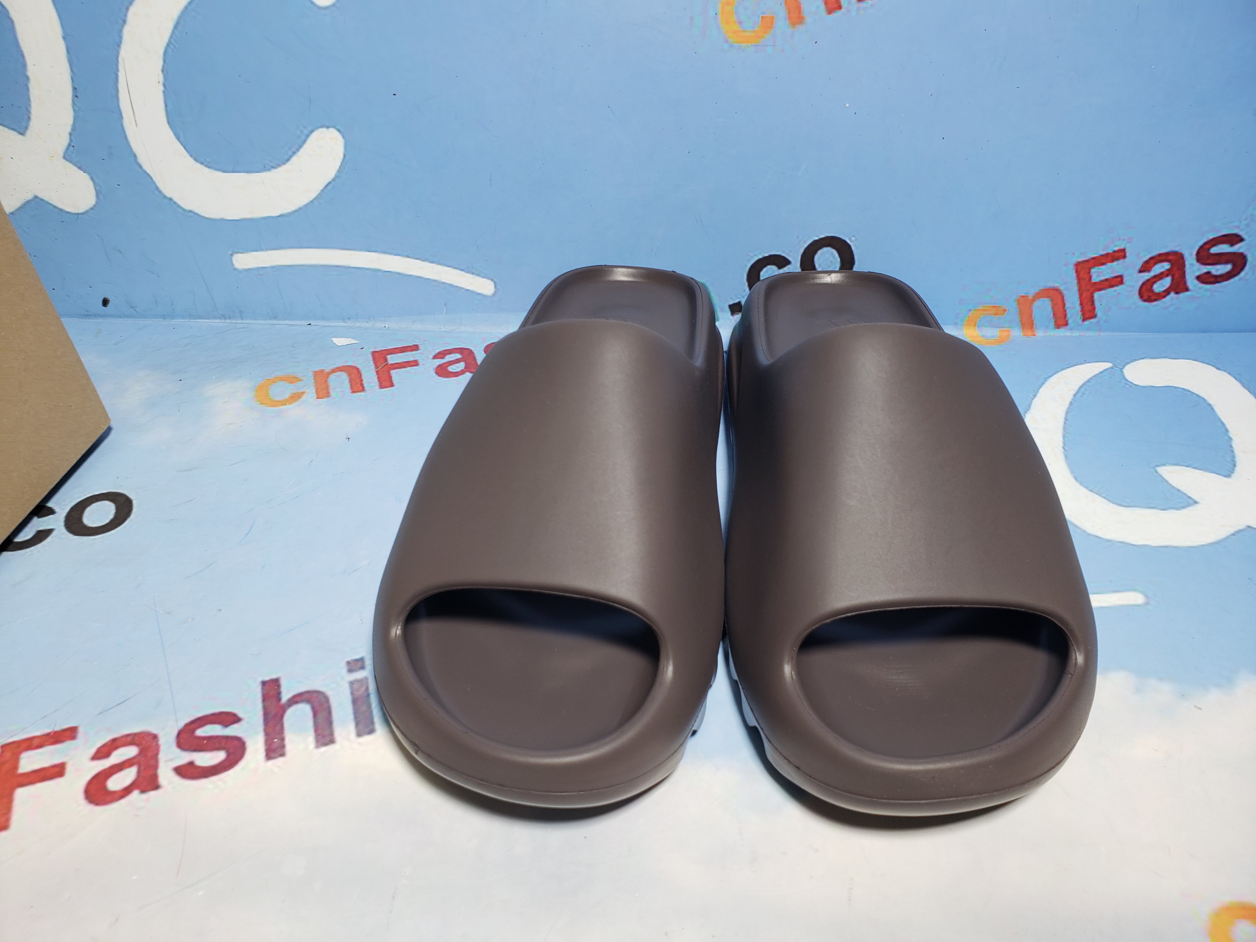 OG Yeezy Slide Soot,G55495