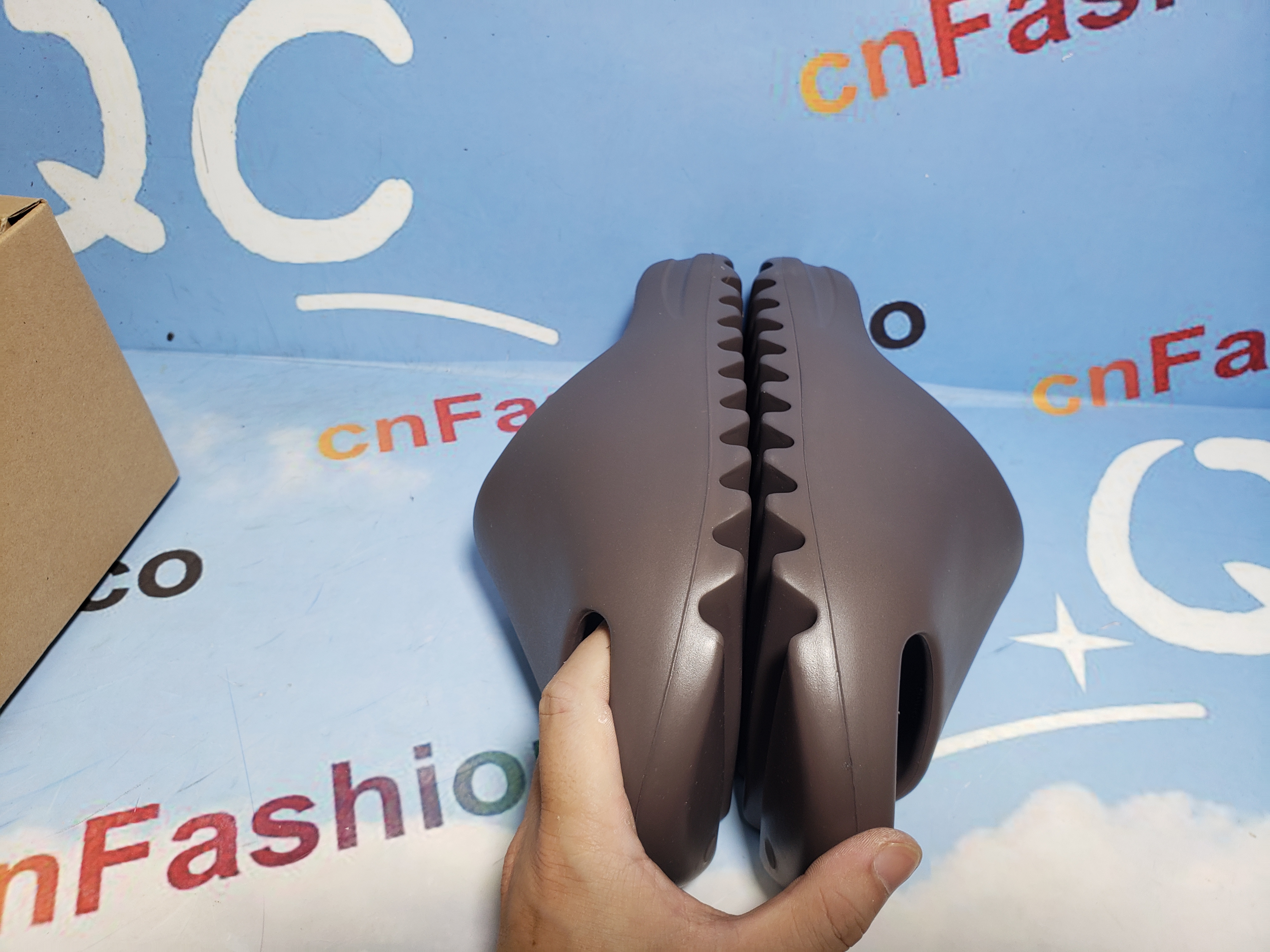 OG Yeezy Slide Soot,G55495