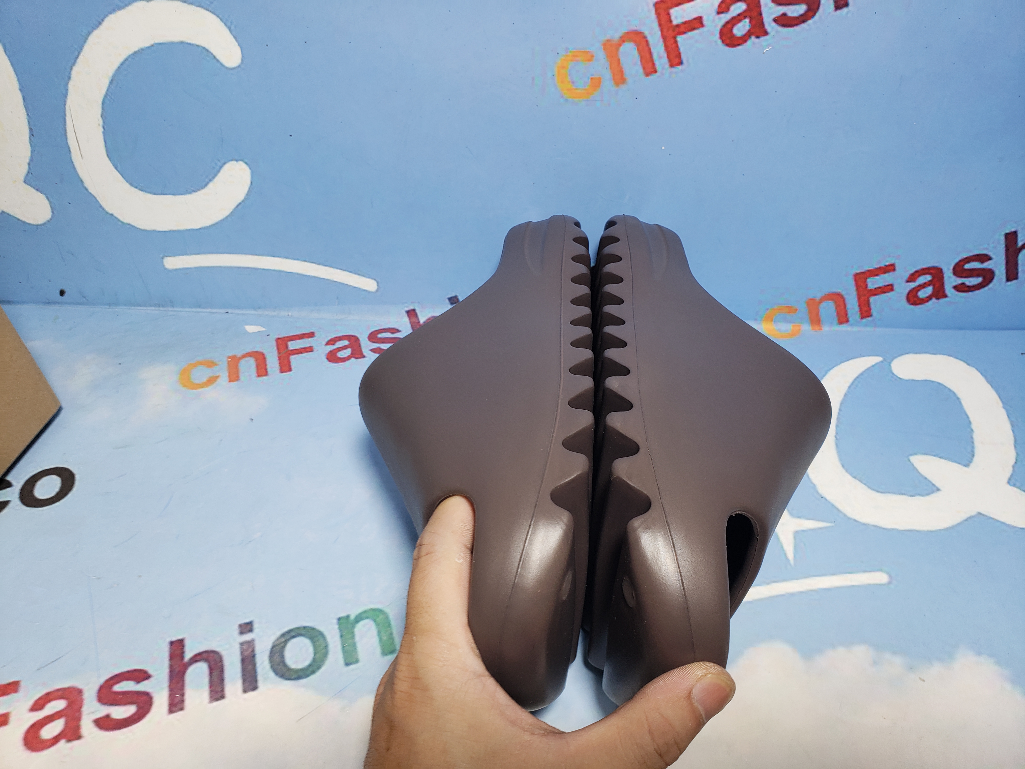 OG Yeezy Slide Soot,G55495