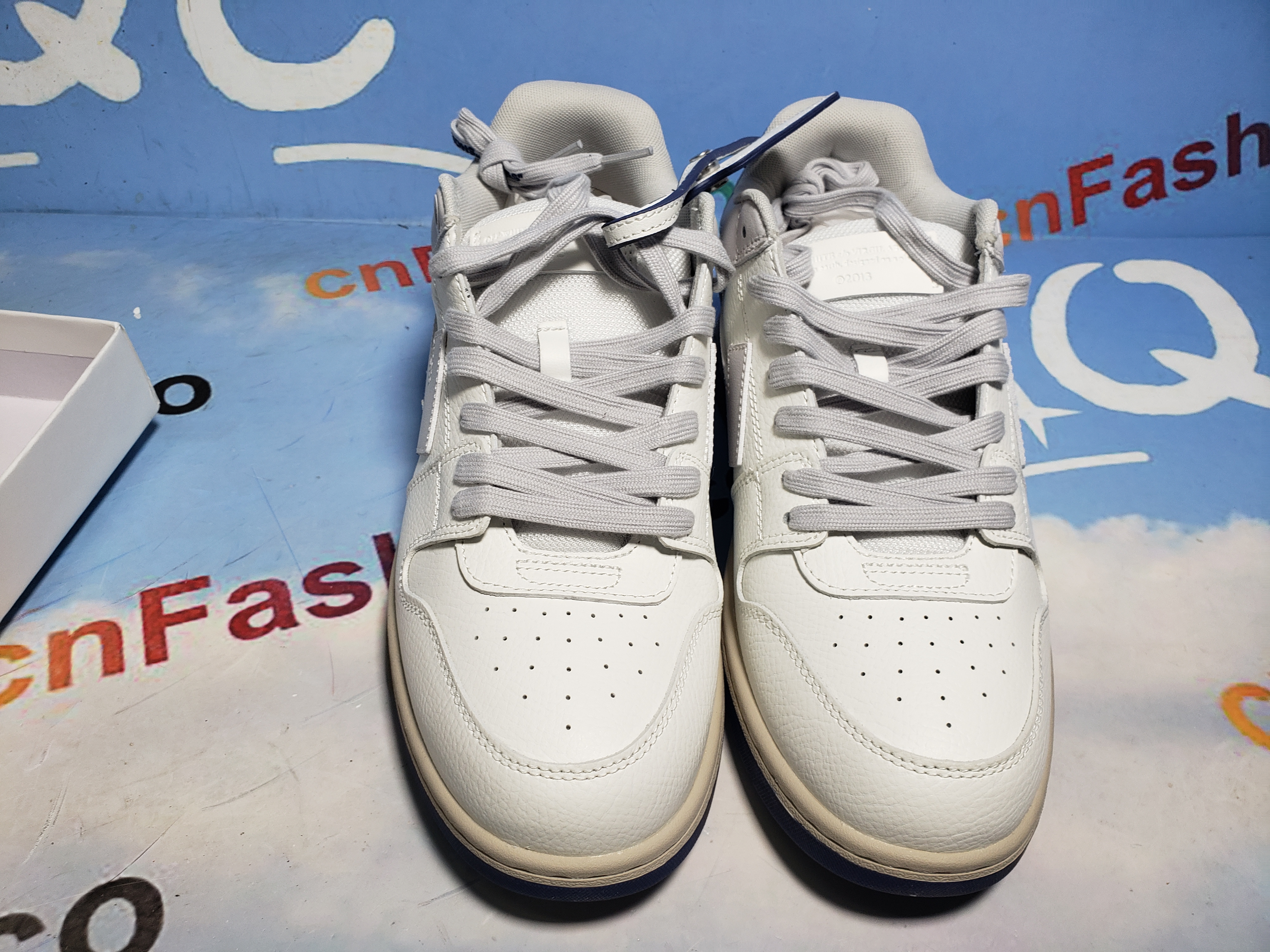 PKGoden OFF-WHITE Out Of White White and Blue Tail OMIA189F 23LEA005 0546