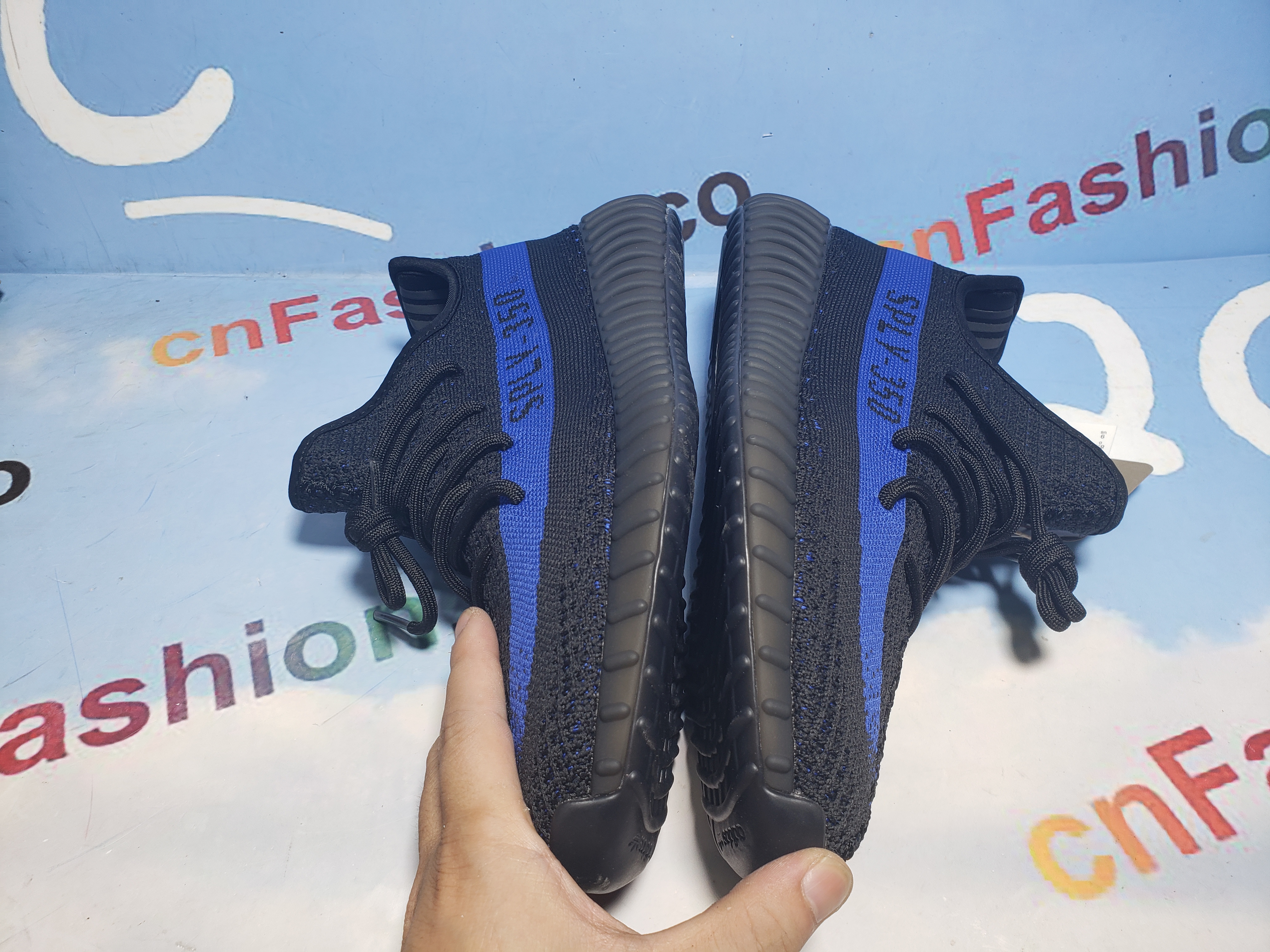 OG Yeezy Boost 350 V2 Dazzling Blue,GY7164