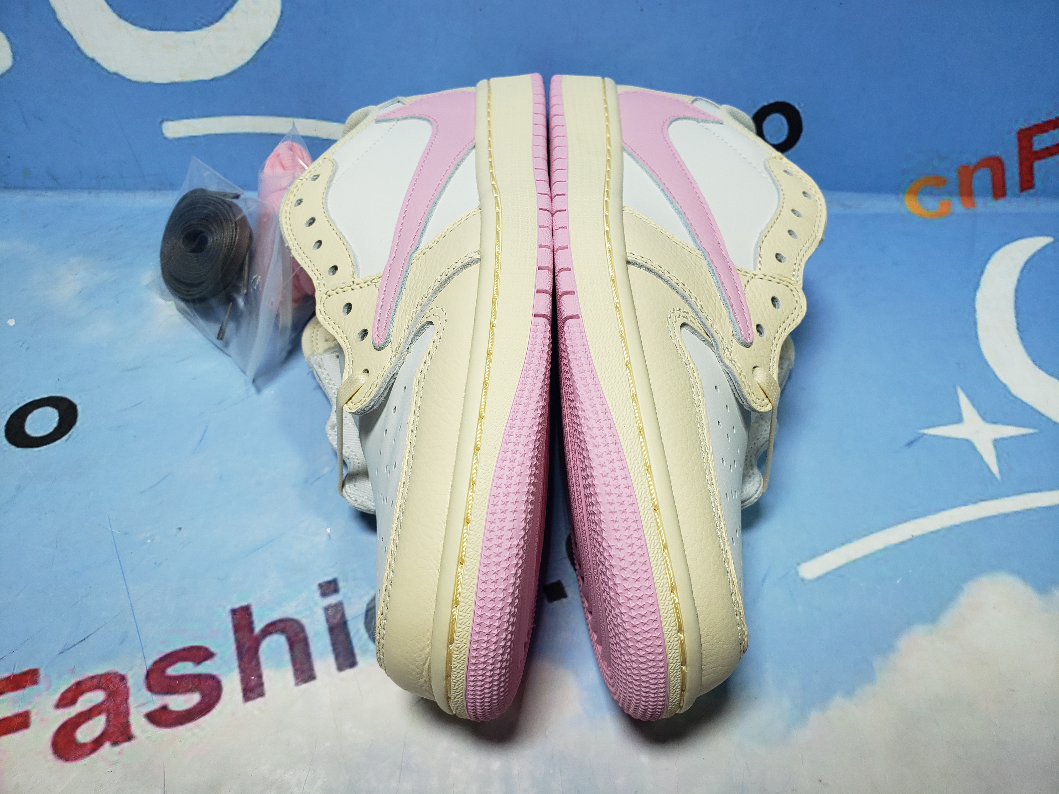 PKGoden Travis Scott x Air Jordan 1 Low Reverse Hook Powder IQ7604-100