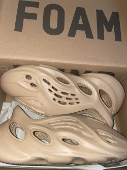 OG Yeezy Foam RNNR Ochre, GW3354 review A 01