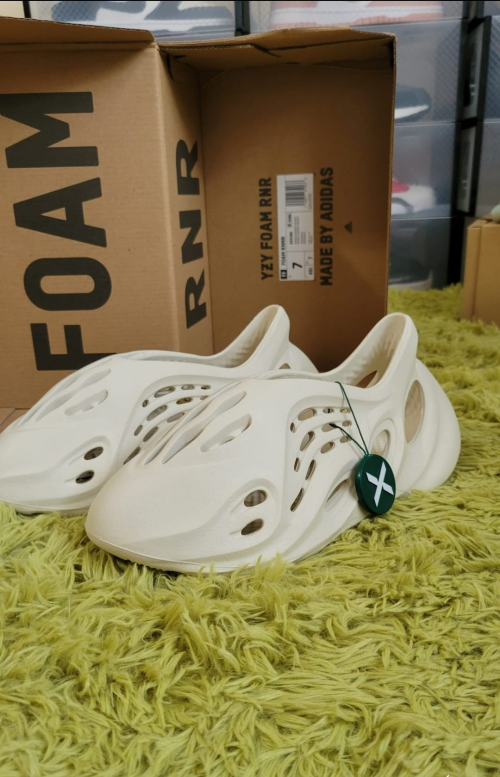 OG Yeezy Foam RNNR Ararat review 