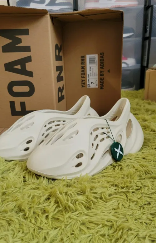 OG Yeezy Foam RNNR Ararat review 
