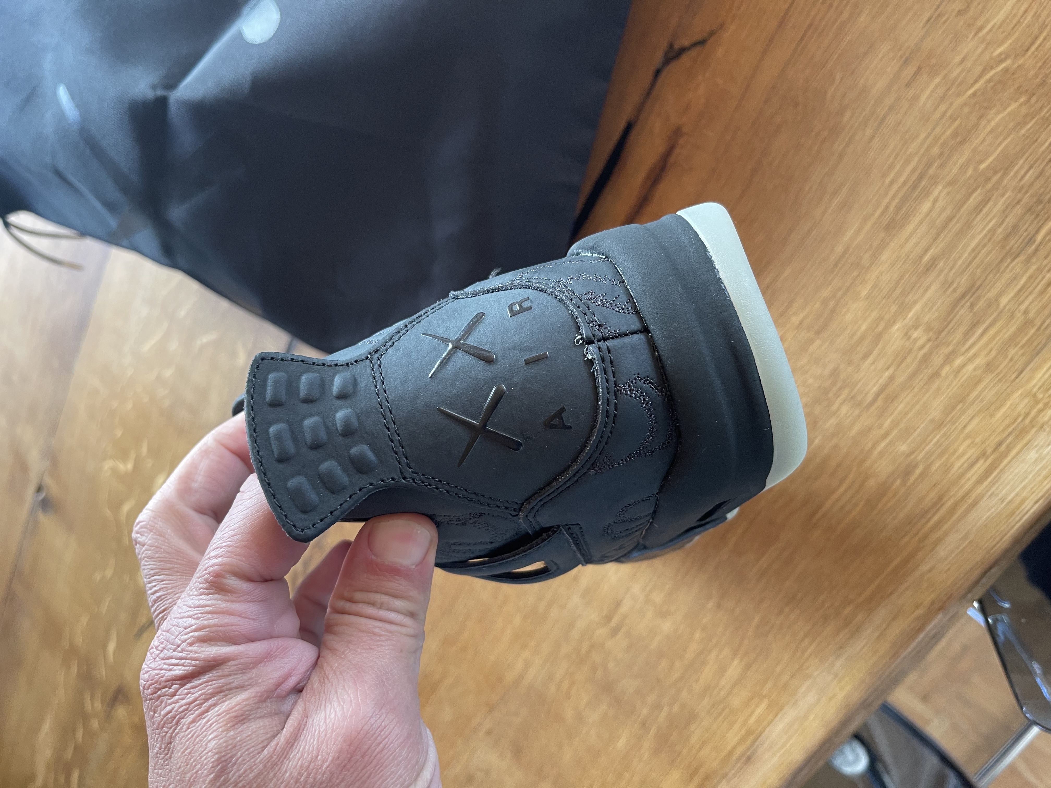 PKGoden Jordan 4 Retro Kaws Black  review Kolokotronis 01