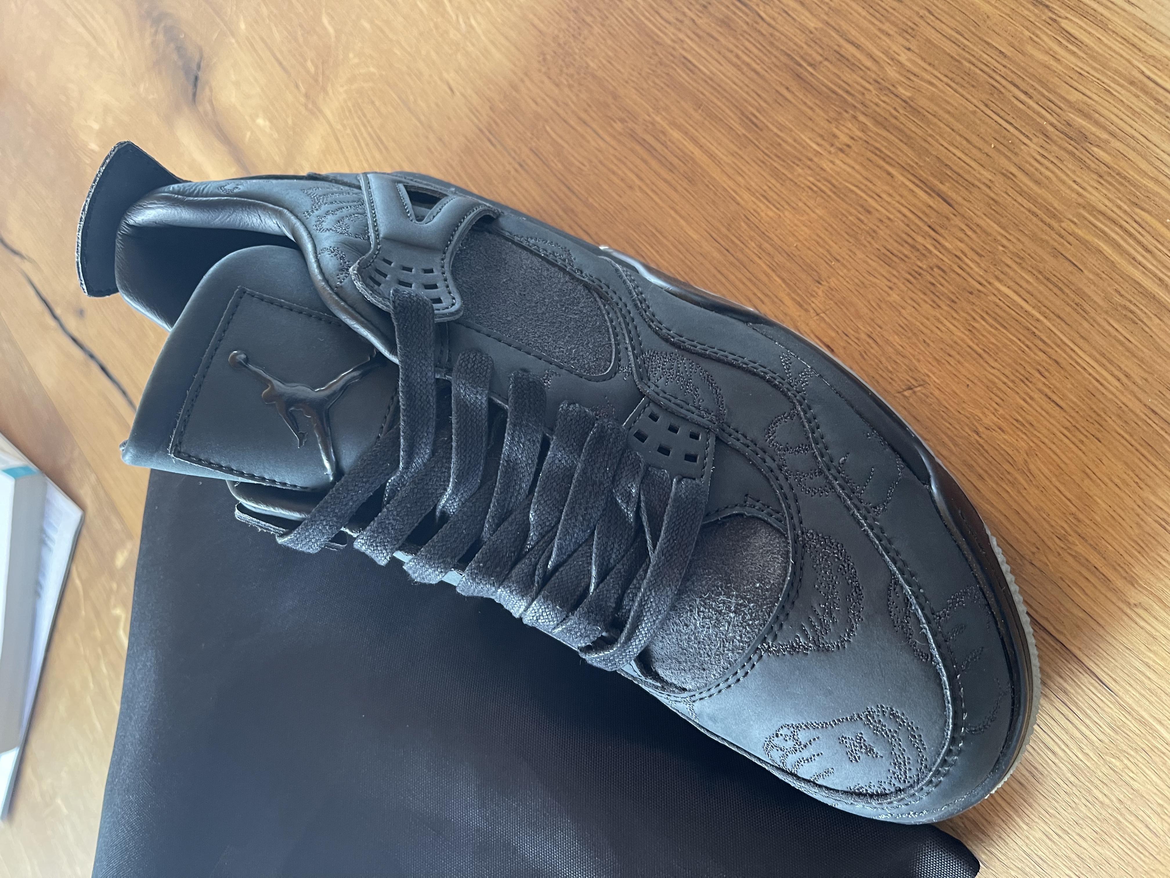 PKGoden Jordan 4 Retro Kaws Black  review Kolokotronis 03