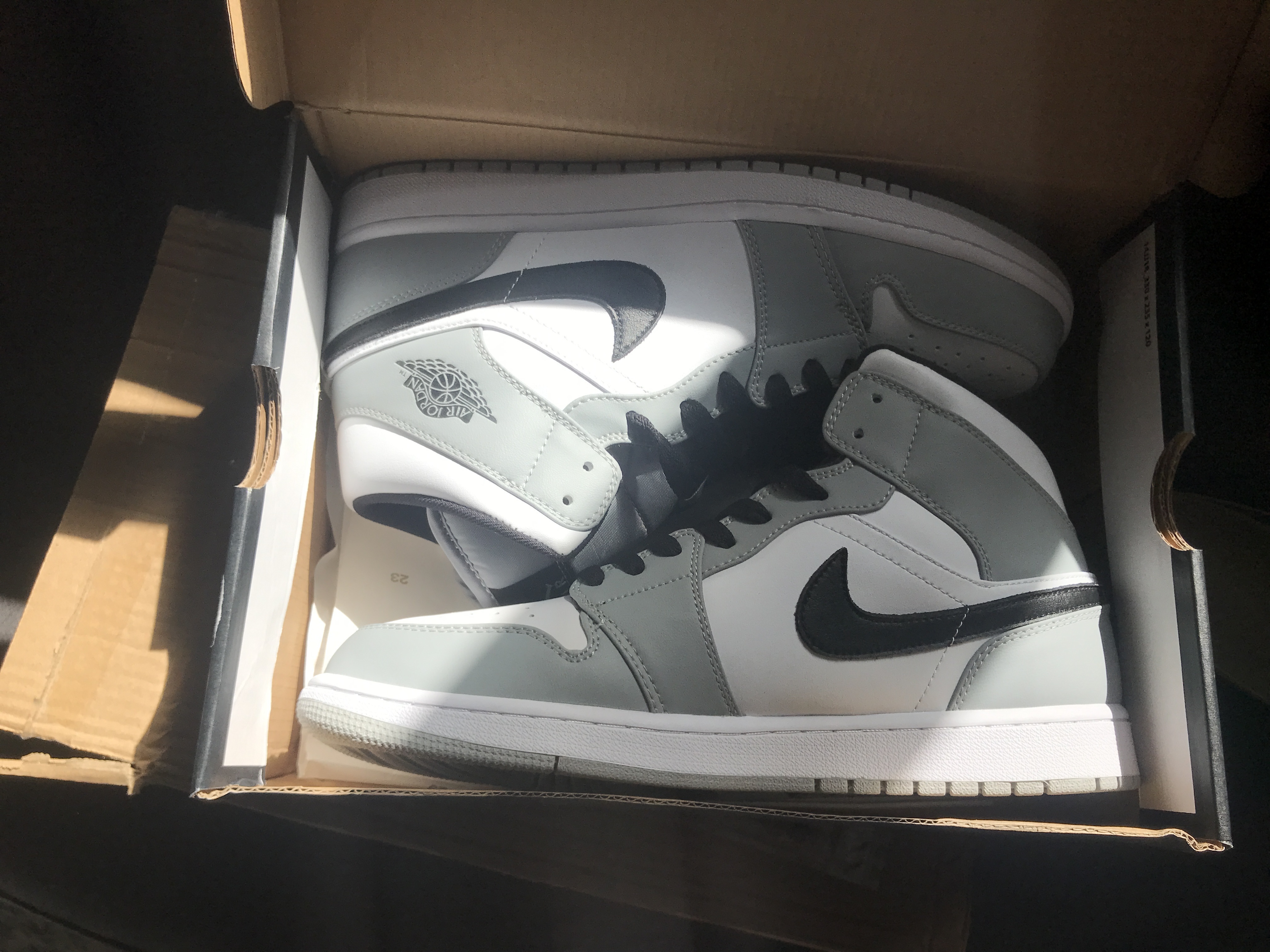 OG Jordan 1 Mid Light Smoke Grey review yahya 02