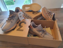 BMLin Yeezy Boost 350 V2 Trfrm review Kevin R. 01