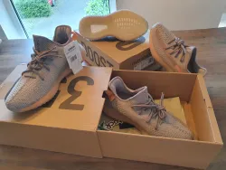 BMLin Yeezy Boost 350 V2 Trfrm review Kevin R. 01
