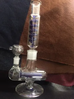 Cool Freeze Pipe Bong Inline-Coil Perc Green Blue Glass Water Pipes for Sale review Celeste Canita