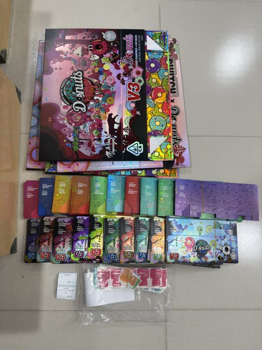 Donuts Switch V3 LED Dual Chamber 1g+1g Empty 2g Disposable Vape review ito