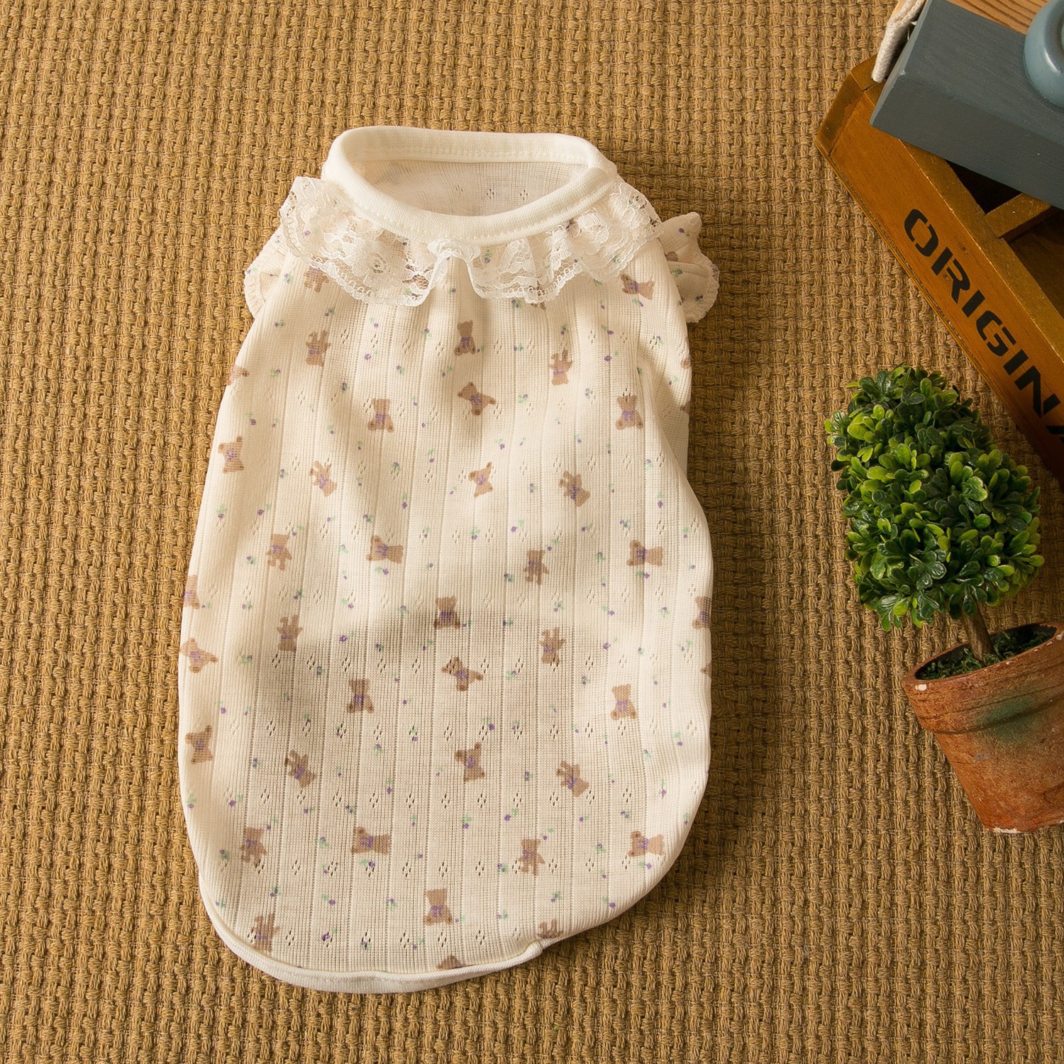 Pet Clothing Spring And Autumn Style Flying Sleeve Lace Vest