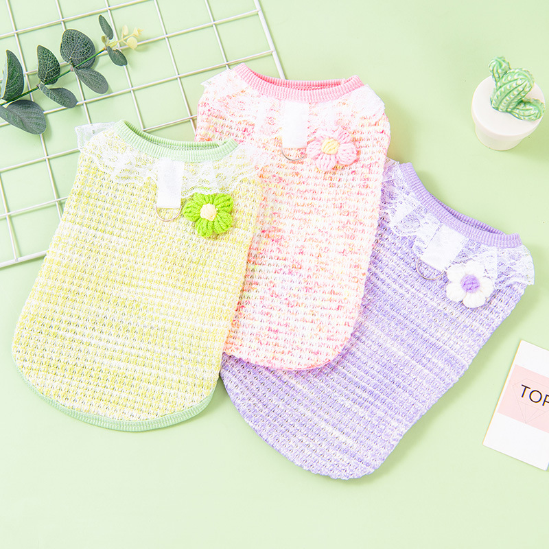 Pet clothing can be pulled with exquisite traction buckle vest