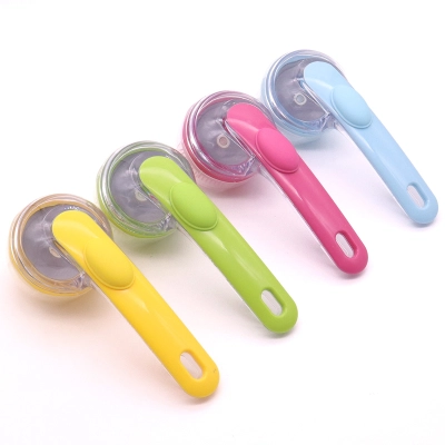 Multifunctional Pet Bathing Brush 01