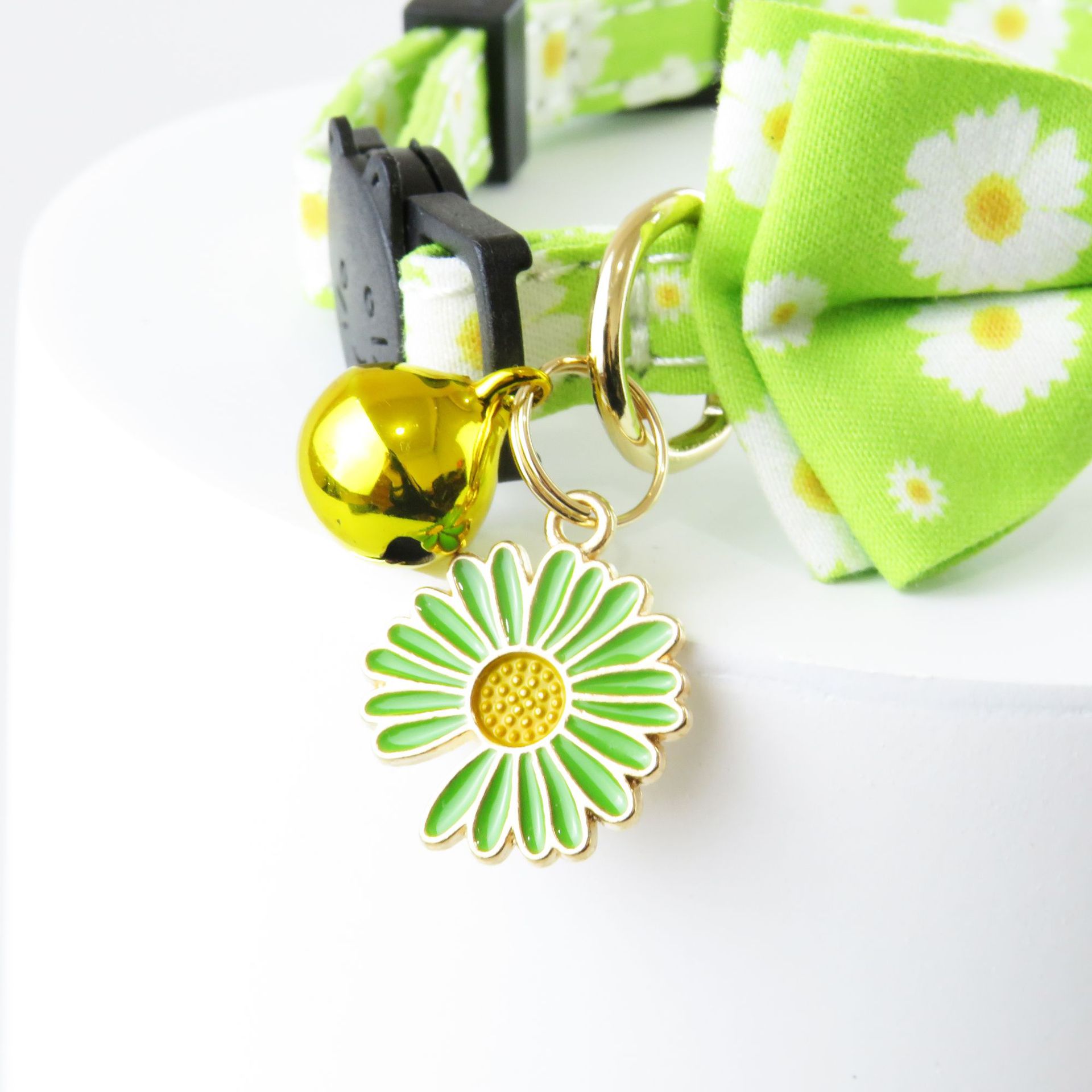 Daisy Bee Pet Collar With Bow Bell Charm