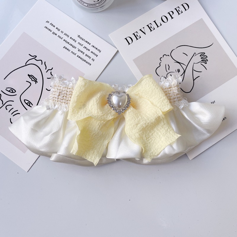 Pet Cream Collar Pearl Heart Bow Set