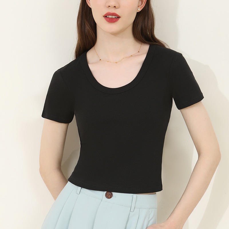 Cropped Hottie T-Shirt with Big Crew Neck and Short Sleeves