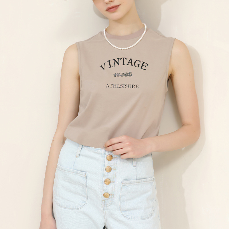 Loose Top with Small Round-Neck Letter Print