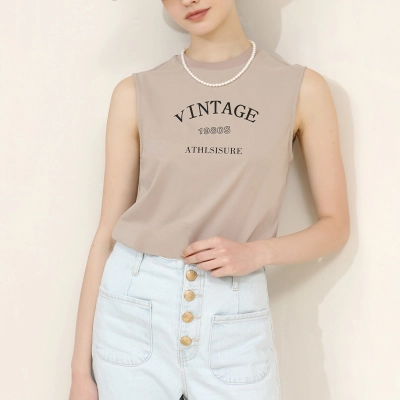 Loose Top with Small Round-Neck Letter Print 02