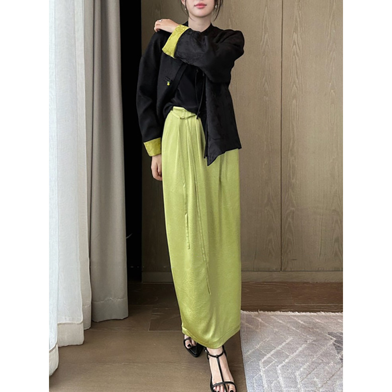 Chiffon-like Soft Pleated Skirt With Slit