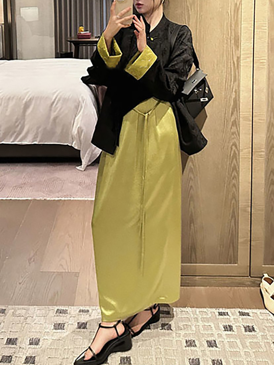 Chiffon-like Soft Pleated Skirt With Slit