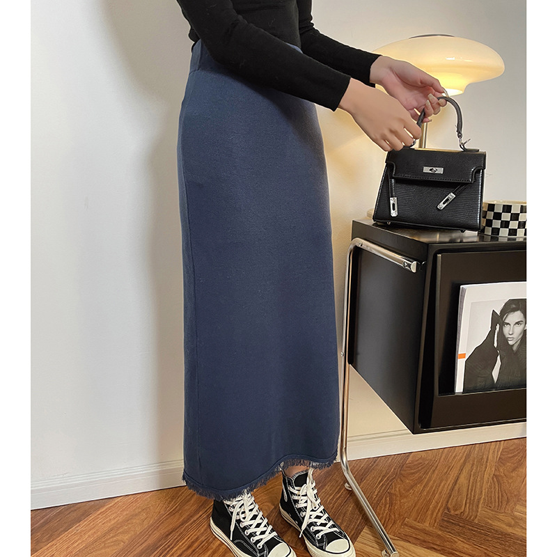 Slim-Fit Straight Hem Fringe Knit Skirt