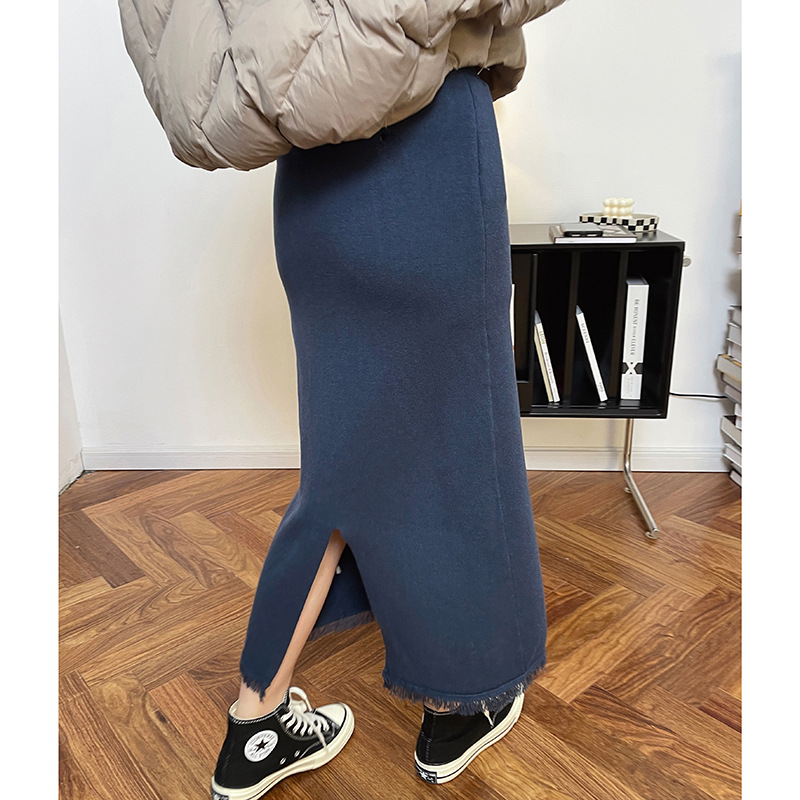 Slim-Fit Straight Hem Fringe Knit Skirt
