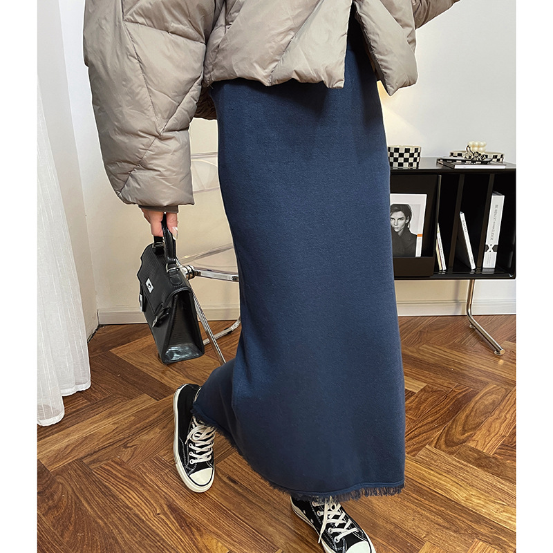 Slim-Fit Straight Hem Fringe Knit Skirt