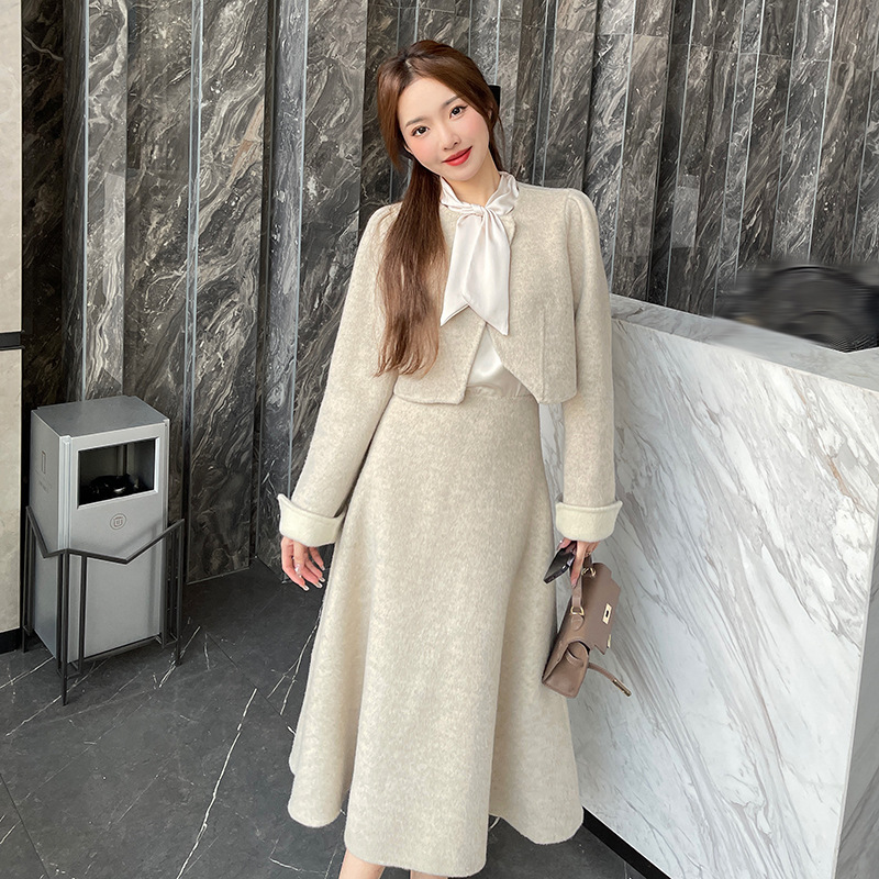 Women's Soft - style Short - length Top And Skirt Set