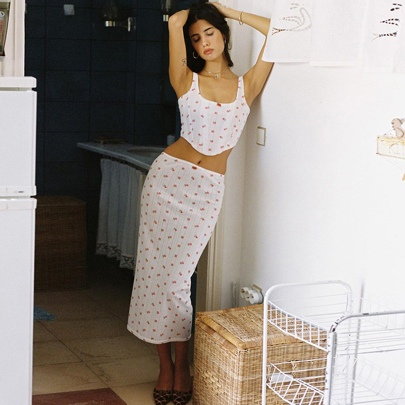 Fashionable Spaghetti Strap Printed Crop Top & Bodycon Midi Skirt Set