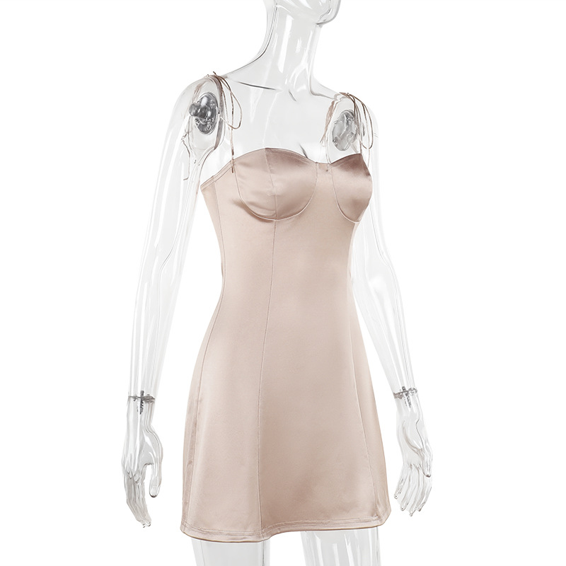 Elegant Strapless Bodycon Dress with Tie Detail