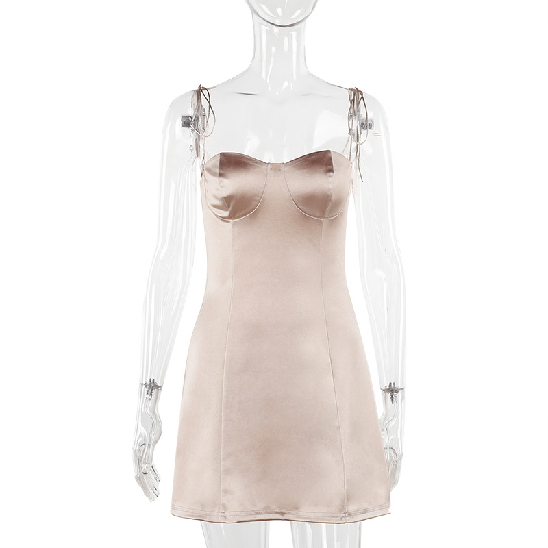 Elegant Strapless Bodycon Dress with Tie Detail