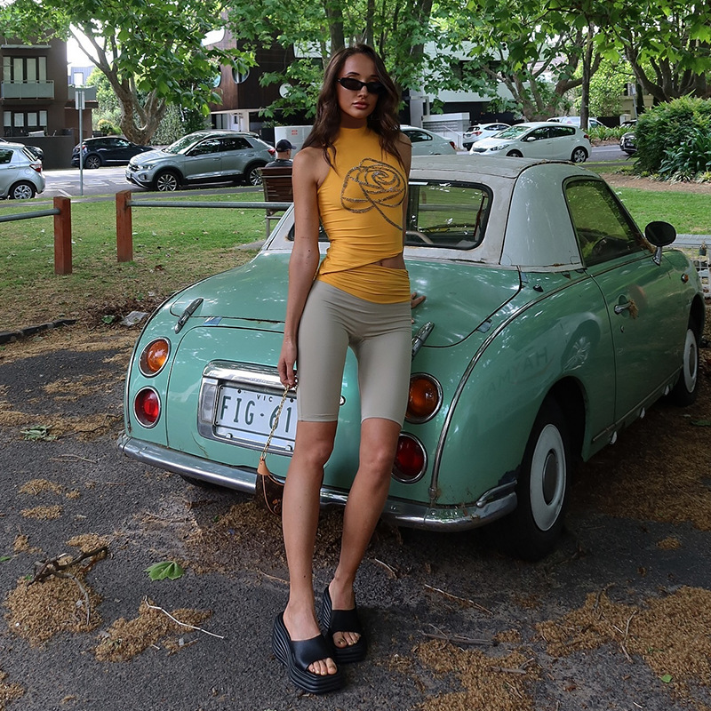 Streetwear Ribbed Crop Top with Rhinestone Rose