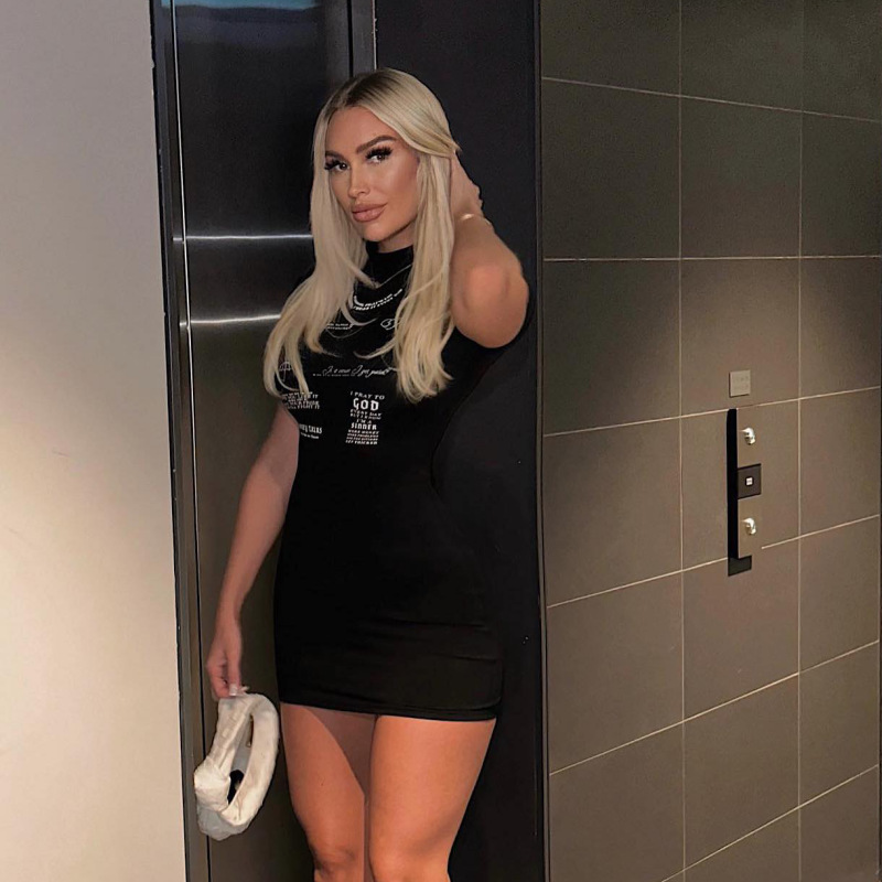 Solid Color Short Sleeve Bodycon Mini Dress with Letter Print