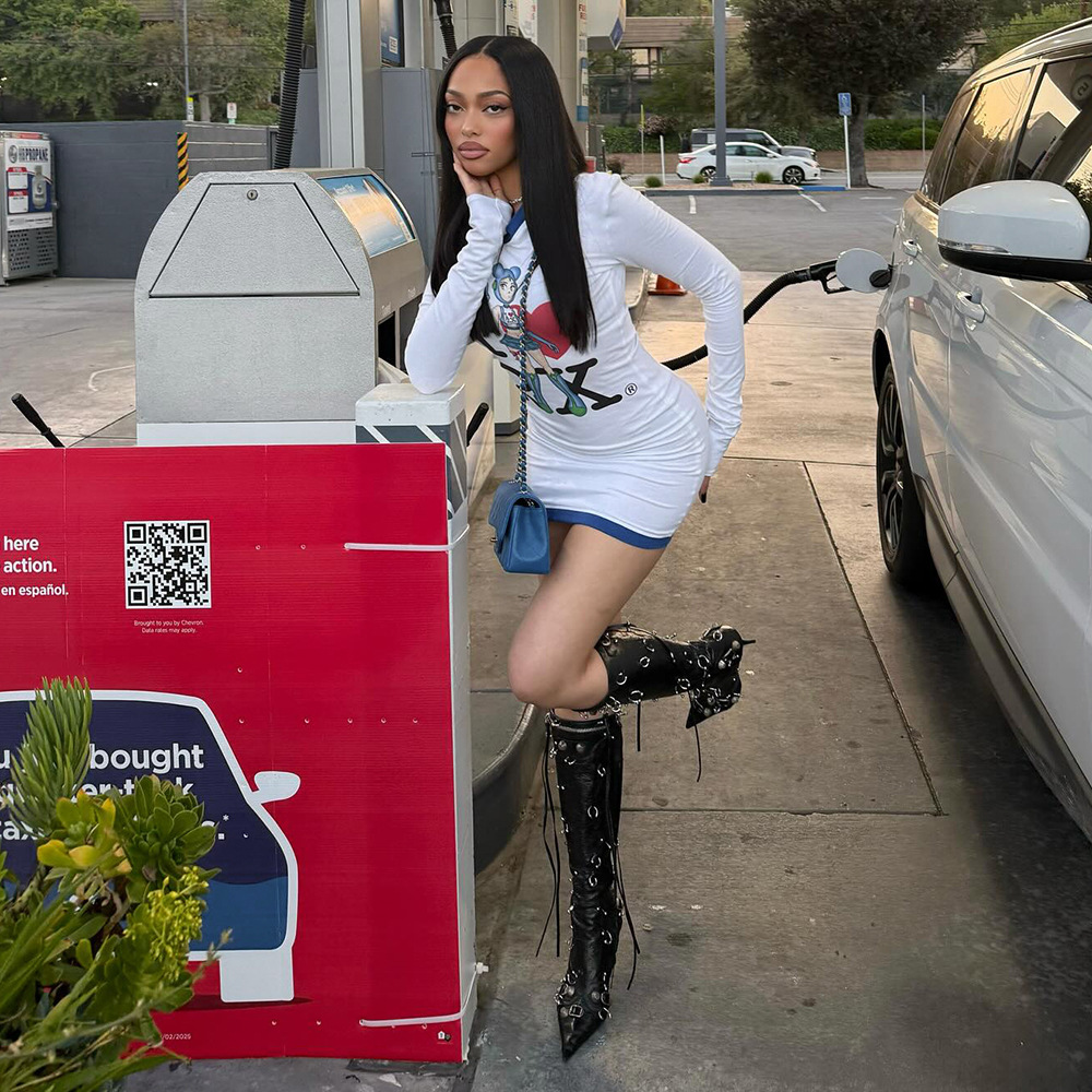 Solid Color  Round Neck Long Sleeve with Character Placement Print Bodycon Dress