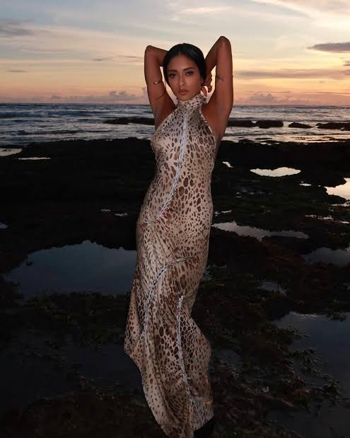 Sexy Backless Wrap Halter Bodycon Dress with Asymmetrical Leopard Print  review Chloe Bennett